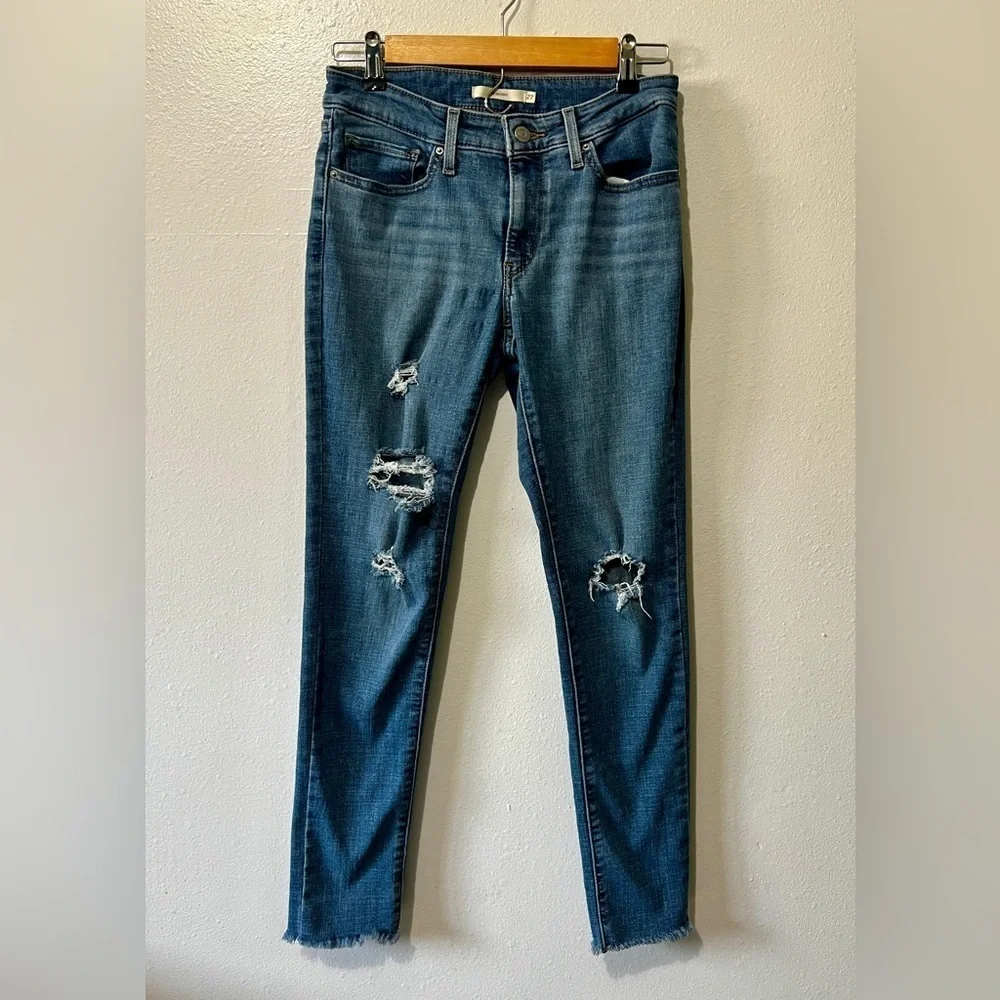 Levi's Light Wash 711 Distressed Skinny Jean - Size 27